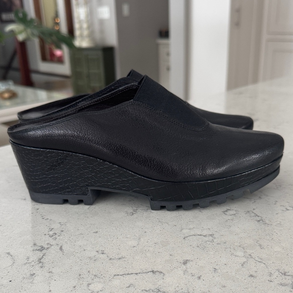 Donald J. Pliner Black Leather Clogs